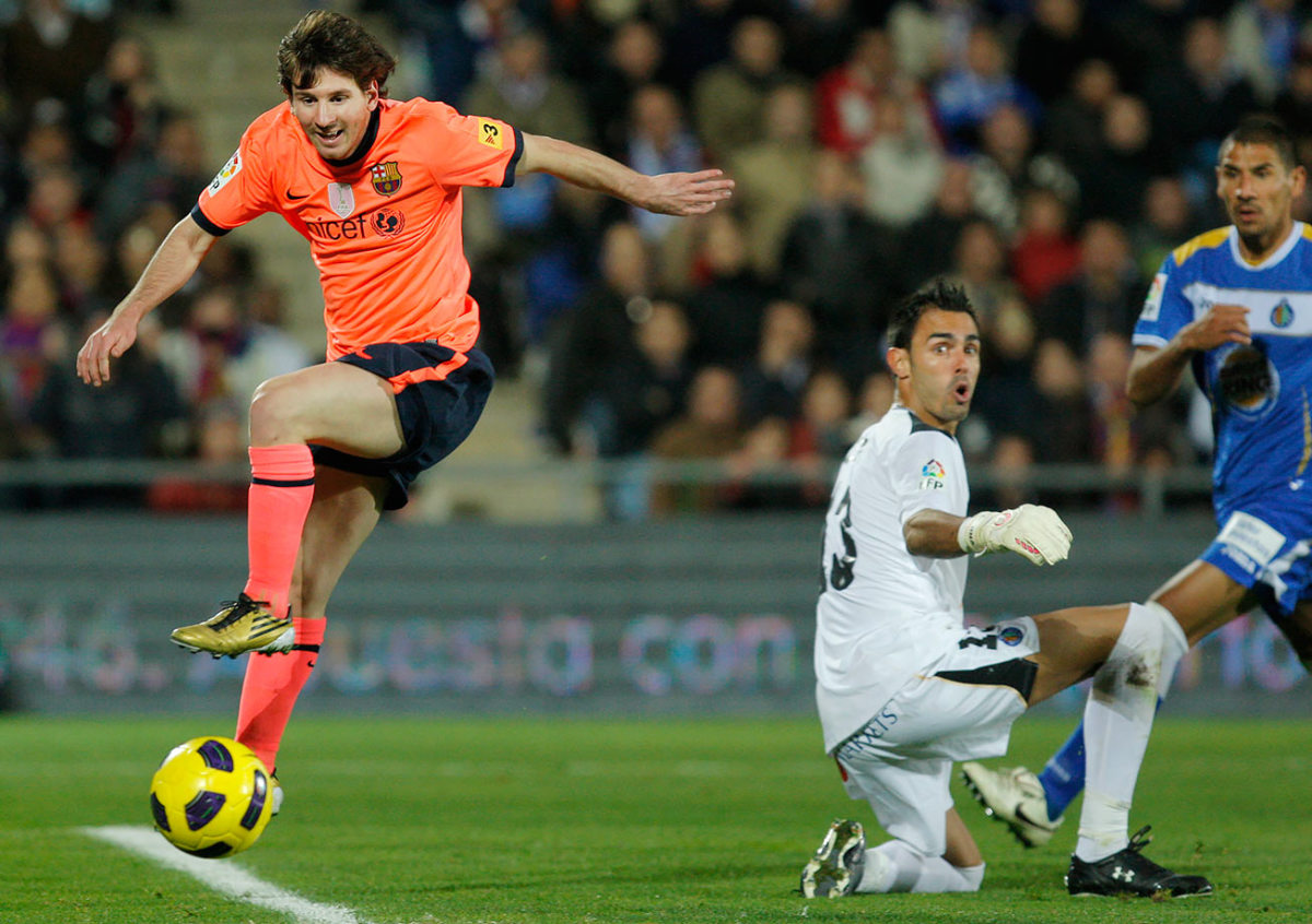 2010-1107-Lionel-Messi-Jordi-Codina.jpg